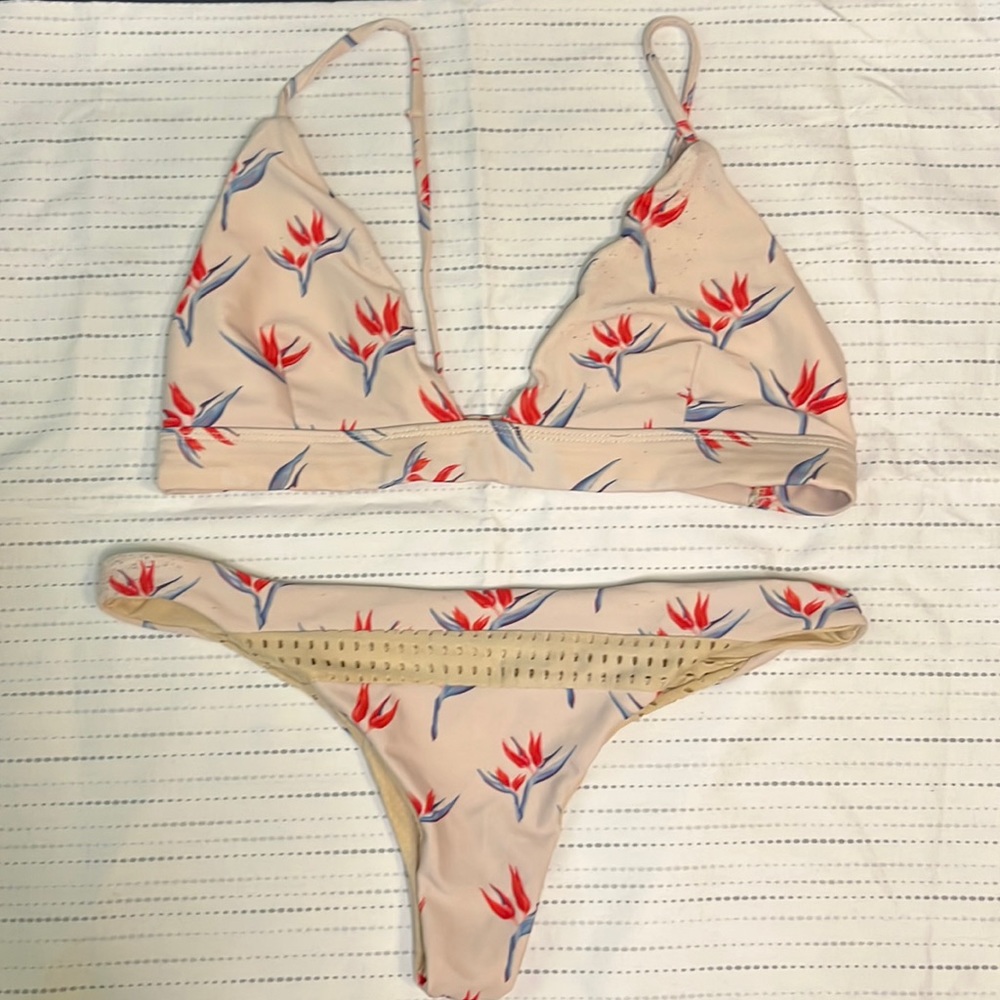 ACACIA BIKINI SET MUST READ
